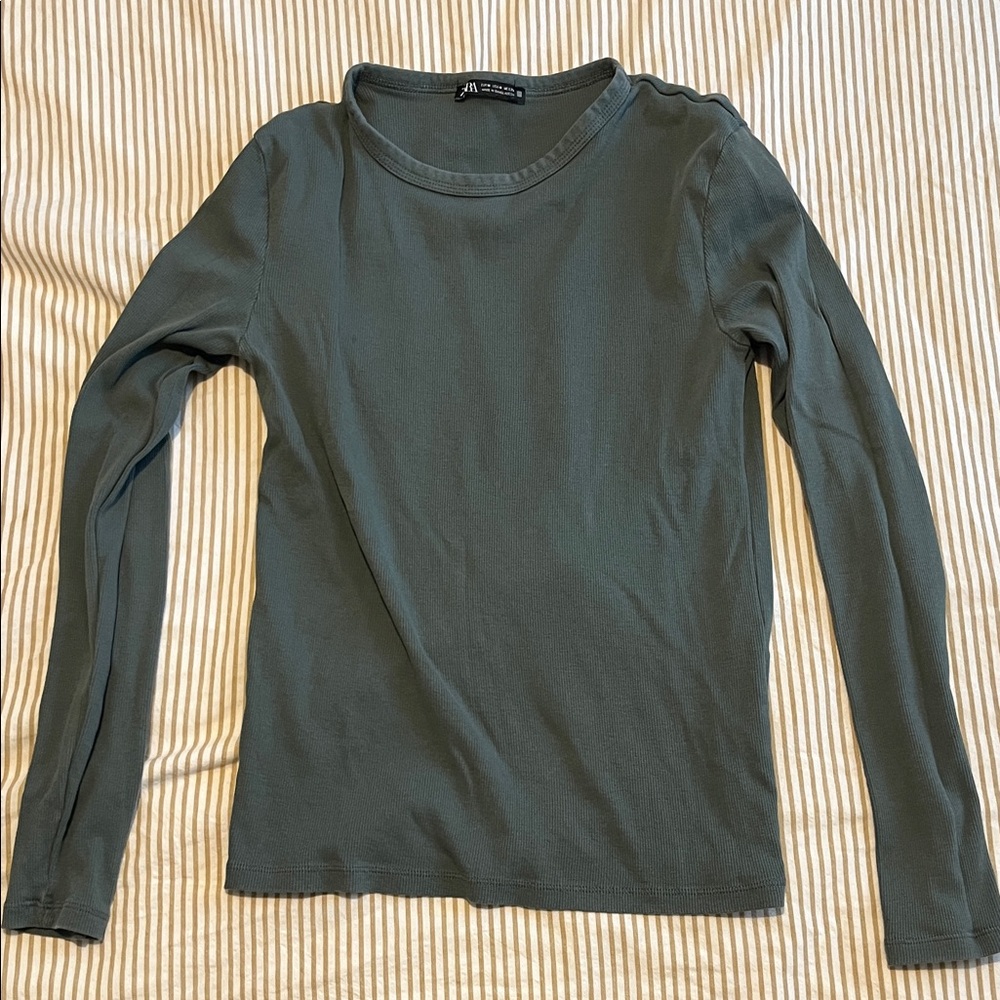 Uniqlo Women's Long Sleeve Top in Dark Green